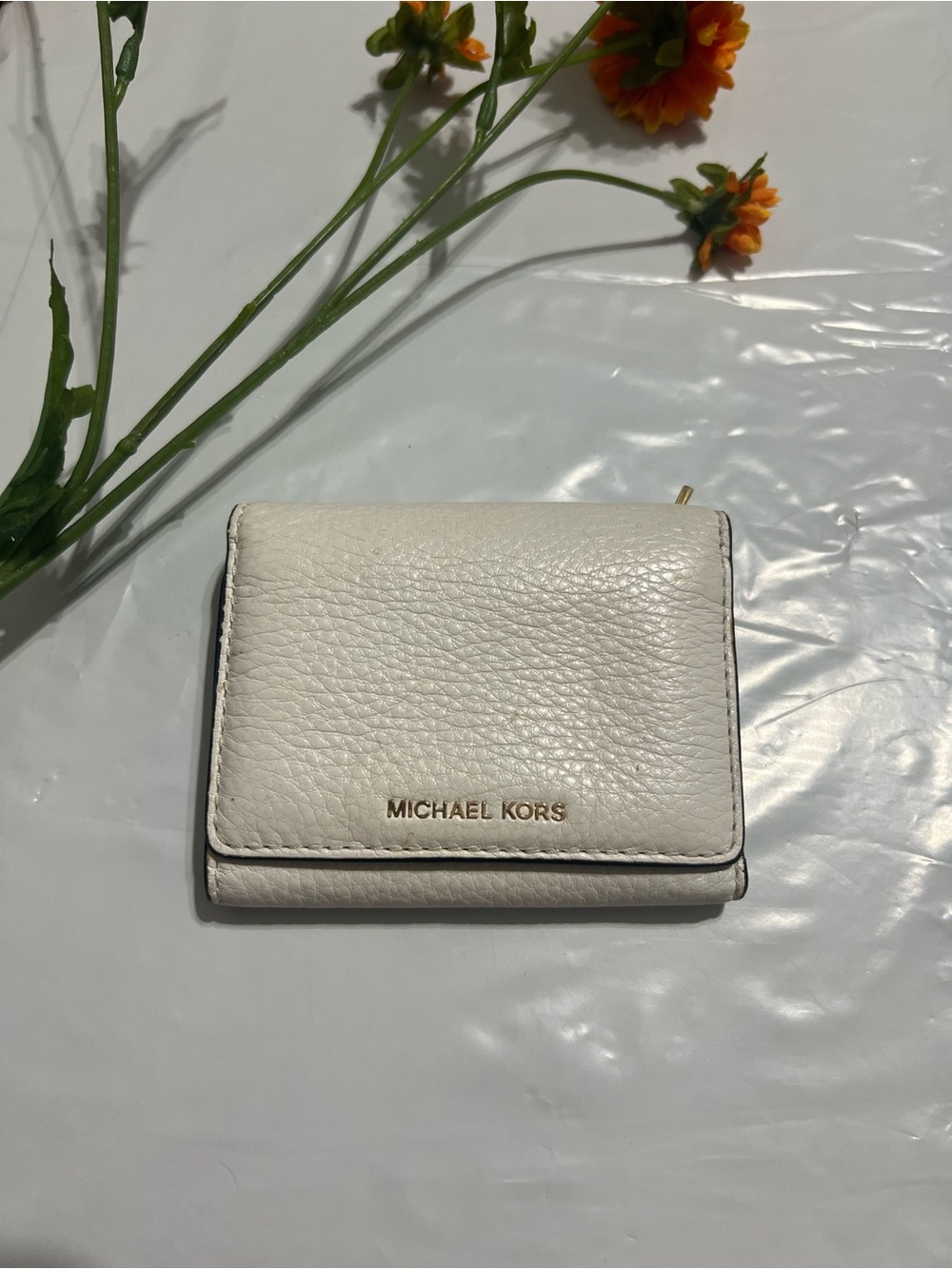 MICHAEL KORS White pebbled Leather Compact trifold wallet